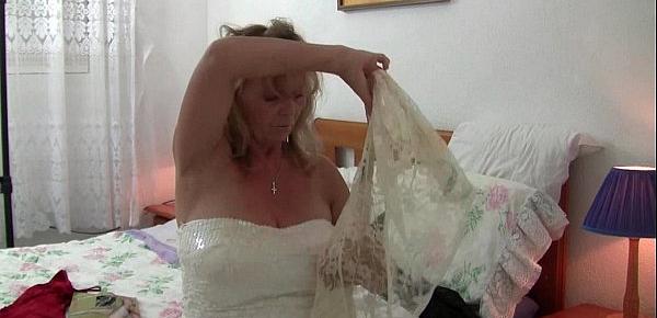  Grandma Isabel with her big breasts rips open her pantyhose